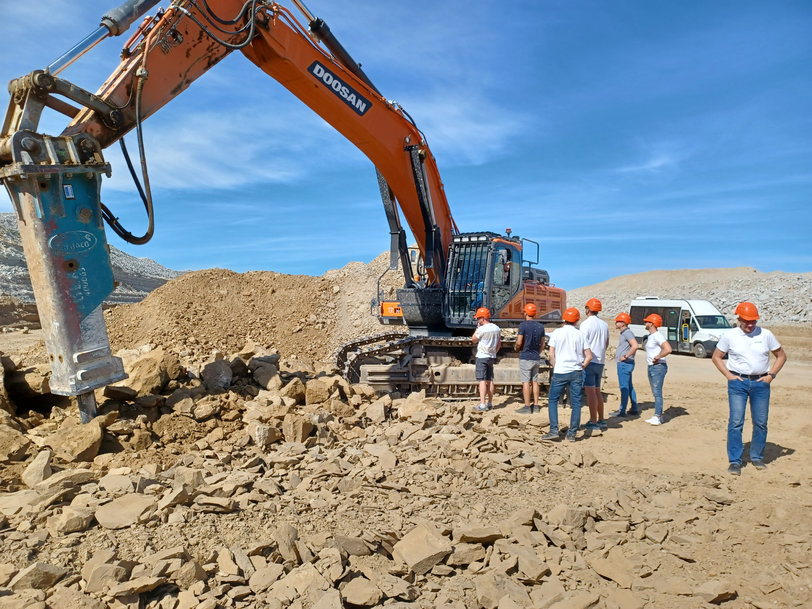 Intrac Product Training and Visit to a DX800LC-7 in an Estonian Oil Shale Mine